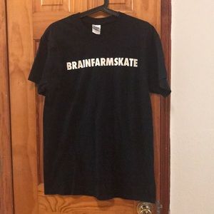 Brainfarm Skate black tee